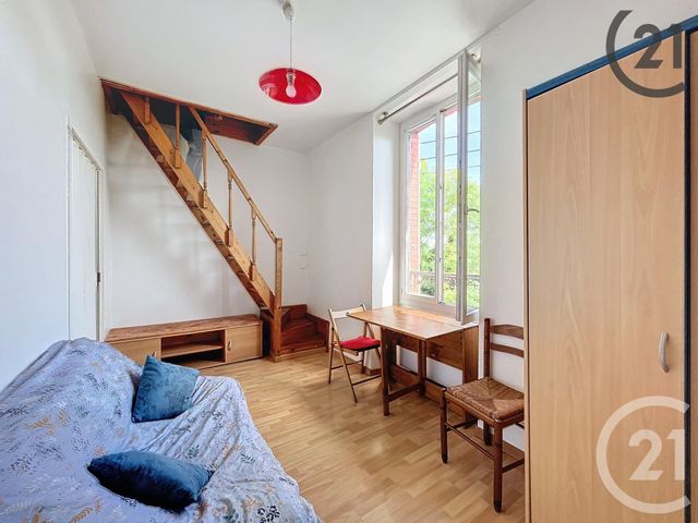Appartement à louer - 2 pièces - 32 m2 - Montereau Fault Yonne - 77 - ILE-DE-FRANCE