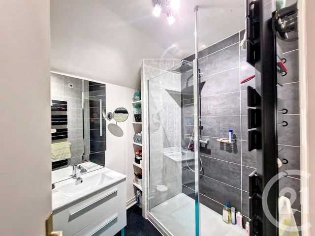 Afficher la photo en grand Appartement F3 à vendre - 3 pièces - 65,50 m2 - Montereau Fault Yonne - 77 - ILE-DE-FRANCE