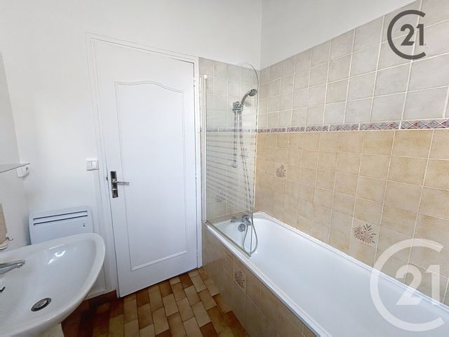 Afficher la photo en grand Appartement F1 bis à vendre - 2 pièces - 28,67 m2 - Montereau Fault Yonne - 77 - ILE-DE-FRANCE