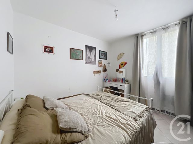 Appartement F4 à vendre - 4 pièces - 76,99 m2 - Montereau Fault Yonne - 77 - ILE-DE-FRANCE