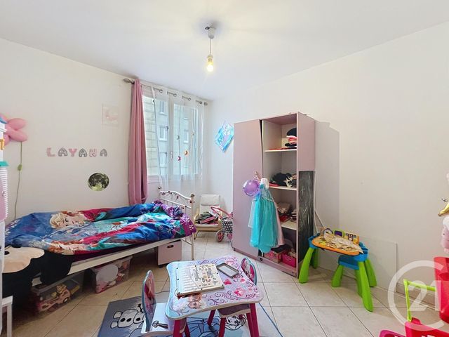 Appartement F4 à vendre - 4 pièces - 76,99 m2 - Montereau Fault Yonne - 77 - ILE-DE-FRANCE