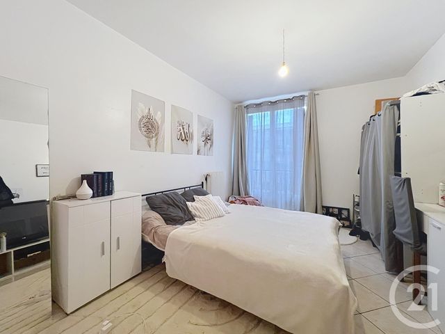 Appartement F4 à vendre - 4 pièces - 76,99 m2 - Montereau Fault Yonne - 77 - ILE-DE-FRANCE