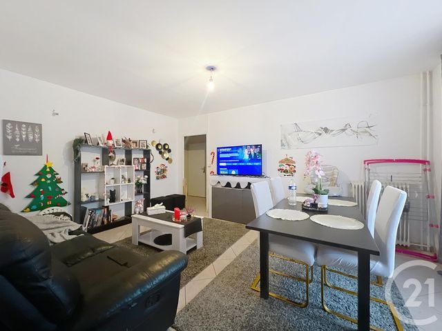 Appartement F4 à vendre - 4 pièces - 76,99 m2 - Montereau Fault Yonne - 77 - ILE-DE-FRANCE