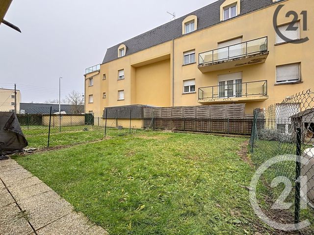 Afficher la photo en grand Appartement à louer - 2 pièces - 44 m2 - Montereau Fault Yonne - 77 - ILE-DE-FRANCE