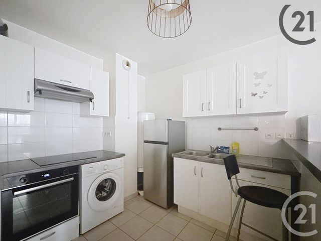 Afficher la photo en grand Appartement à louer - 2 pièces - 44 m2 - Montereau Fault Yonne - 77 - ILE-DE-FRANCE