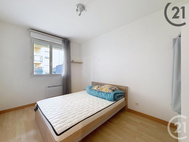 Afficher la photo en grand Appartement à louer - 2 pièces - 44 m2 - Montereau Fault Yonne - 77 - ILE-DE-FRANCE