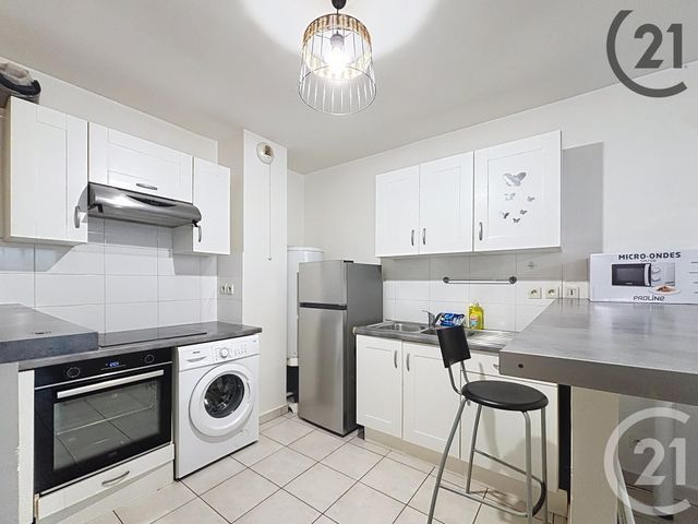 Afficher la photo en grand Appartement à louer - 2 pièces - 44 m2 - Montereau Fault Yonne - 77 - ILE-DE-FRANCE