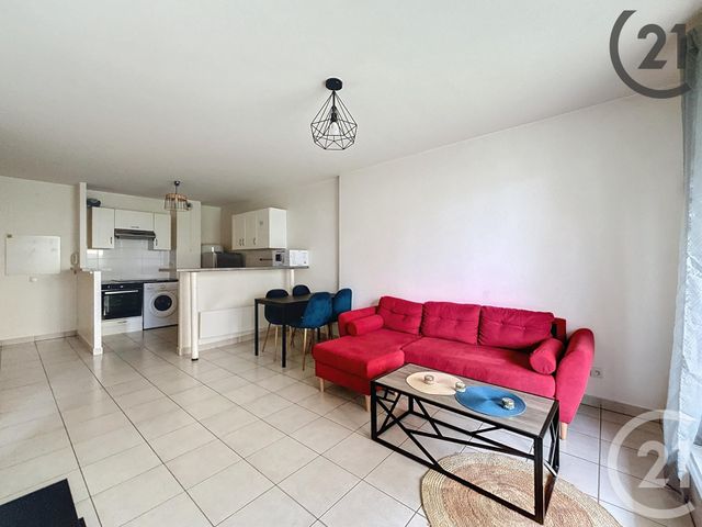 Afficher la photo en grand Appartement à louer - 2 pièces - 44 m2 - Montereau Fault Yonne - 77 - ILE-DE-FRANCE