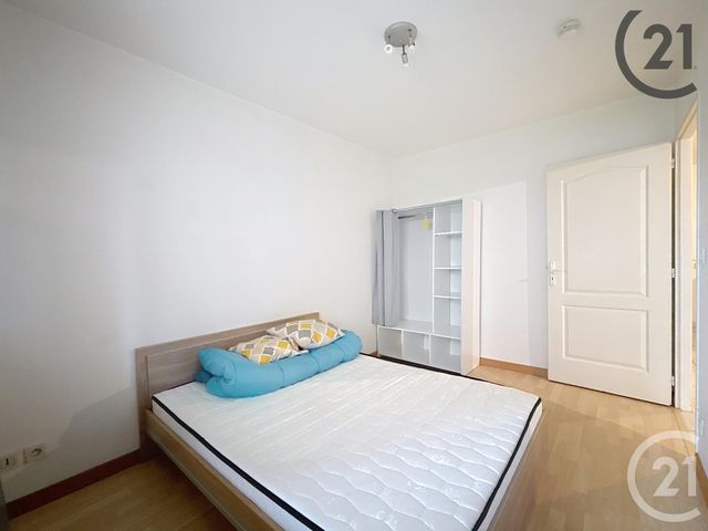 Afficher la photo en grand Appartement à louer - 2 pièces - 44 m2 - Montereau Fault Yonne - 77 - ILE-DE-FRANCE