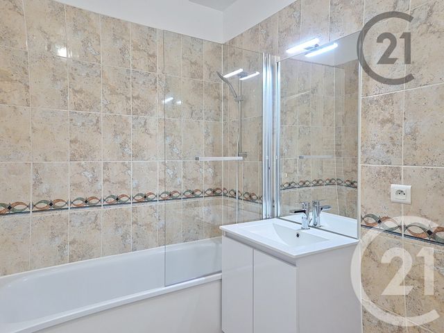 Appartement F2 &agrave; louer - 2 pi&egrave;ces - 44 m2 - Montereau Fault Yonne - 77 - ILE-DE-FRANCE