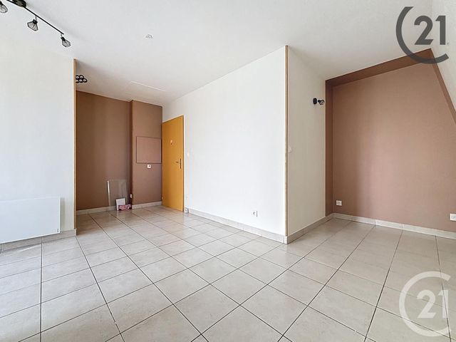 Appartement F1 à louer - 1 pièce - 27 m2 - Montereau Fault Yonne - 77 - ILE-DE-FRANCE