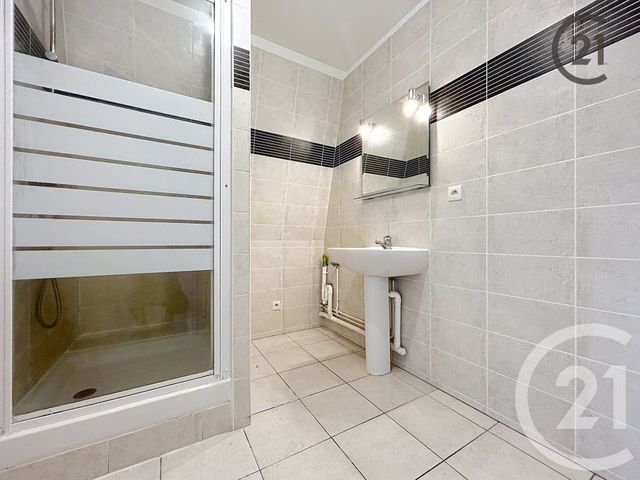 Appartement F3 à vendre - 3 pièces - 63,31 m2 - Montereau Fault Yonne - 77 - ILE-DE-FRANCE