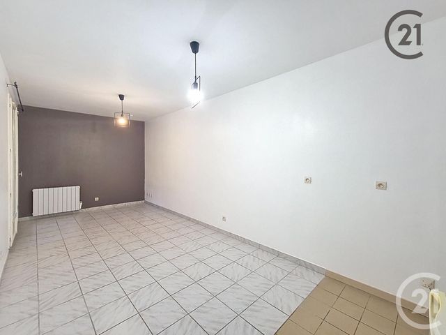 Appartement Studio à louer - 1 pièce - 21,24 m2 - Montereau Fault Yonne - 77 - ILE-DE-FRANCE