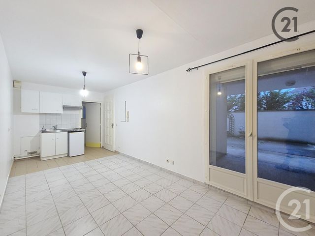 Appartement Studio à louer MONTEREAU FAULT YONNE