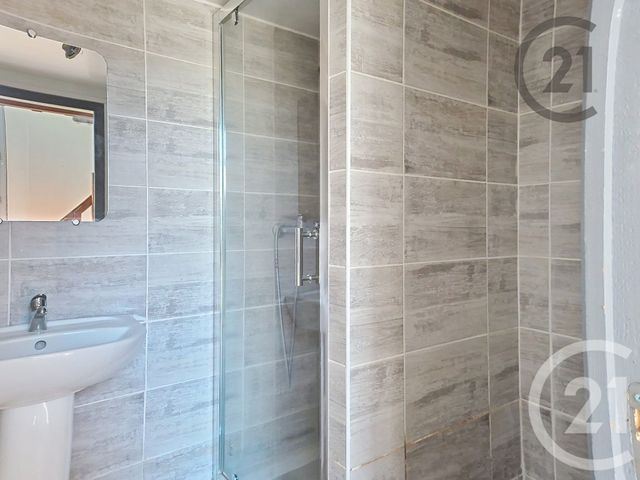 Appartement F1 &agrave; louer - 1 pi&egrave;ce - 21 m2 - Montereau Fault Yonne - 77 - ILE-DE-FRANCE