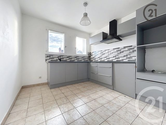 Appartement F4 &agrave; vendre - 4 pi&egrave;ces - 100,89 m2 - Montereau Fault Yonne - 77 - ILE-DE-FRANCE