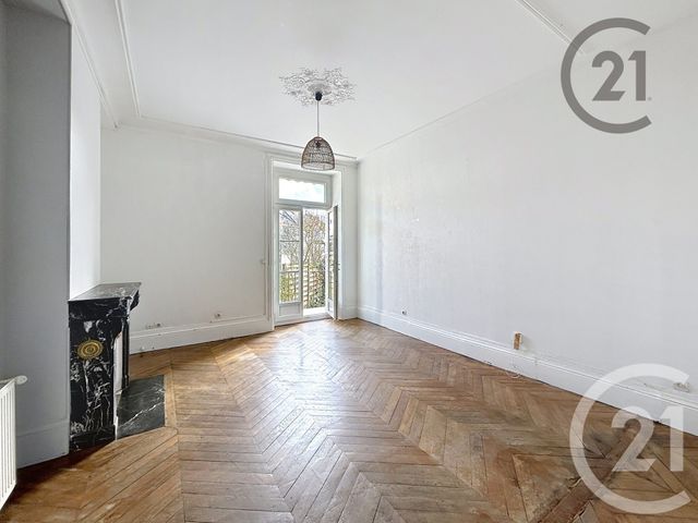 Appartement &agrave; louer - 2 pi&egrave;ces - 60 m2 - Montereau Fault Yonne - 77 - ILE-DE-FRANCE