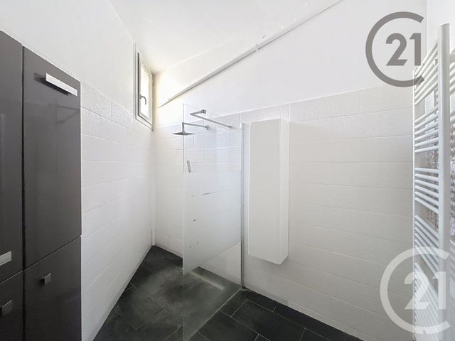 Appartement &agrave; louer - 2 pi&egrave;ces - 60 m2 - Montereau Fault Yonne - 77 - ILE-DE-FRANCE