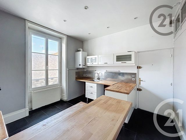 Appartement &agrave; louer - 2 pi&egrave;ces - 60 m2 - Montereau Fault Yonne - 77 - ILE-DE-FRANCE