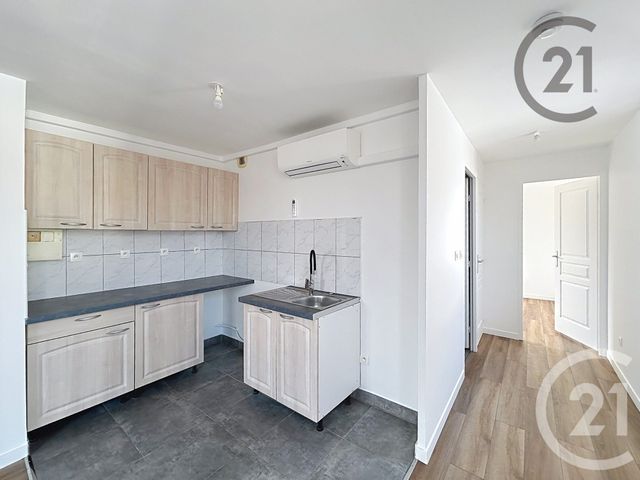 Appartement F3 &agrave; louer - 3 pi&egrave;ces - 46 m2 - Montereau Fault Yonne - 77 - ILE-DE-FRANCE
