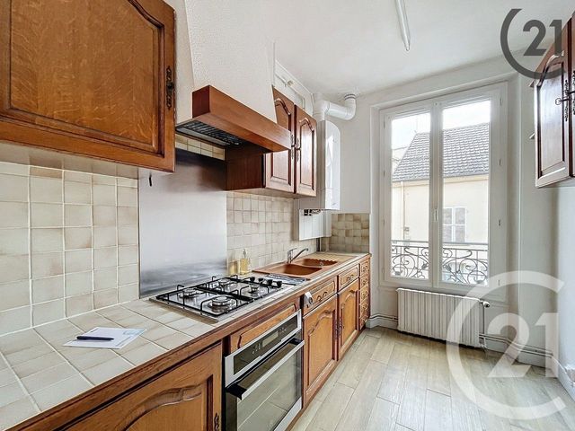 Appartement &agrave; louer - 3 pi&egrave;ces - 68,70 m2 - Montereau Fault Yonne - 77 - ILE-DE-FRANCE