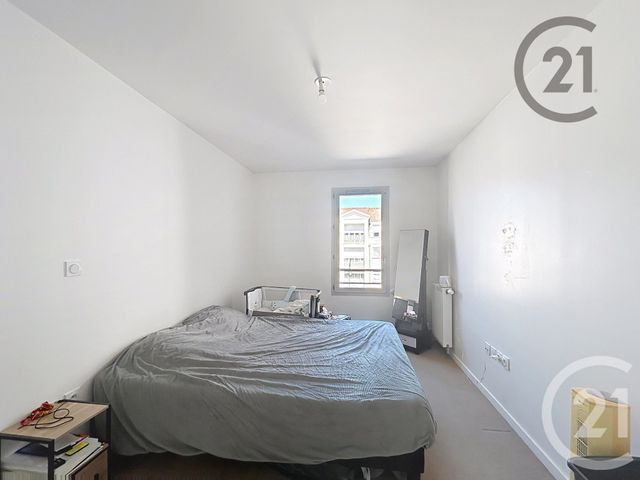 Appartement F3 &agrave; louer - 3 pi&egrave;ces - 57,21 m2 - Montereau Fault Yonne - 77 - ILE-DE-FRANCE