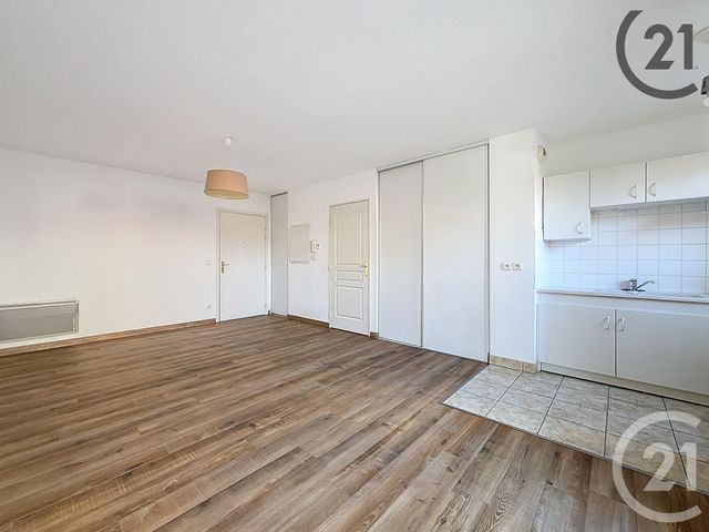 Appartement F2 &agrave; louer - 2 pi&egrave;ces - 43 m2 - Montereau Fault Yonne - 77 - ILE-DE-FRANCE