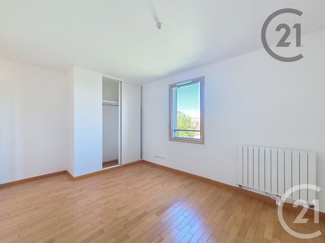 Maison &agrave; louer - 4 pi&egrave;ces - 114,96 m2 - Montereau Fault Yonne - 77 - ILE-DE-FRANCE