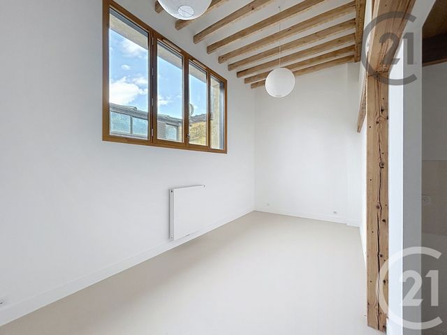 Appartement Duplex &agrave; louer - 2 pi&egrave;ces - 76,68 m2 - Montereau Fault Yonne - 77 - ILE-DE-FRANCE