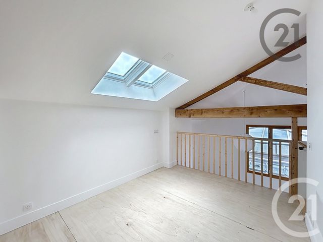 Appartement Duplex &agrave; louer - 2 pi&egrave;ces - 76,68 m2 - Montereau Fault Yonne - 77 - ILE-DE-FRANCE