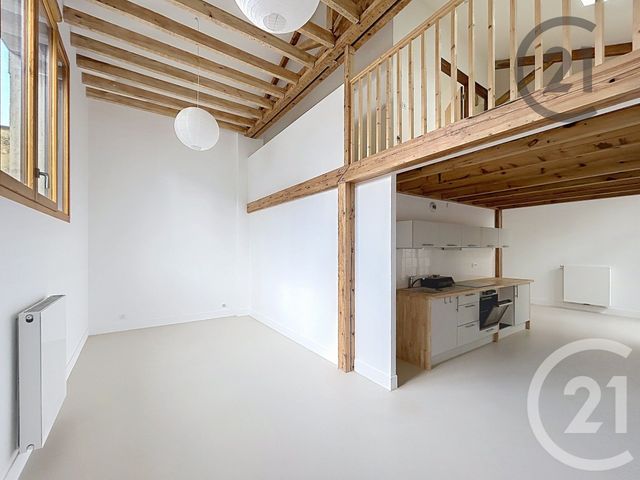 Appartement Duplex &agrave; louer - 2 pi&egrave;ces - 76,68 m2 - Montereau Fault Yonne - 77 - ILE-DE-FRANCE