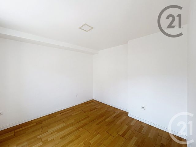Appartement &agrave; louer - 2 pi&egrave;ces - 41 m2 - Montereau Fault Yonne - 77 - ILE-DE-FRANCE