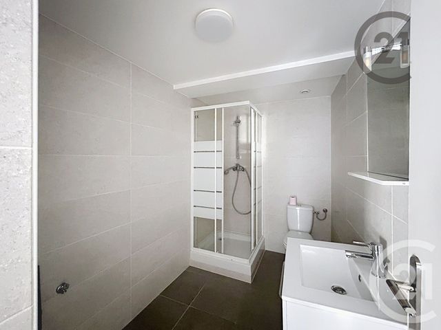 Appartement &agrave; louer - 2 pi&egrave;ces - 41 m2 - Montereau Fault Yonne - 77 - ILE-DE-FRANCE