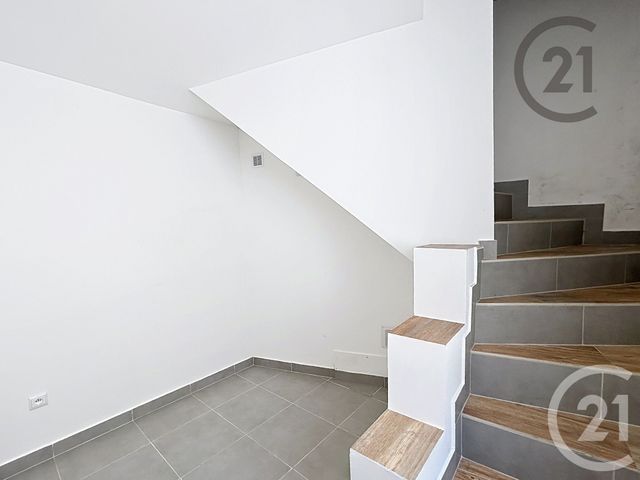 Appartement &agrave; louer - 2 pi&egrave;ces - 41 m2 - Montereau Fault Yonne - 77 - ILE-DE-FRANCE