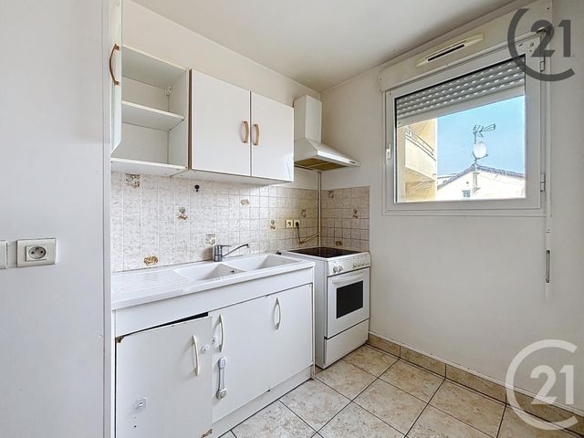 Appartement &agrave; louer - 2 pi&egrave;ces - 43 m2 - Montereau Fault Yonne - 77 - ILE-DE-FRANCE