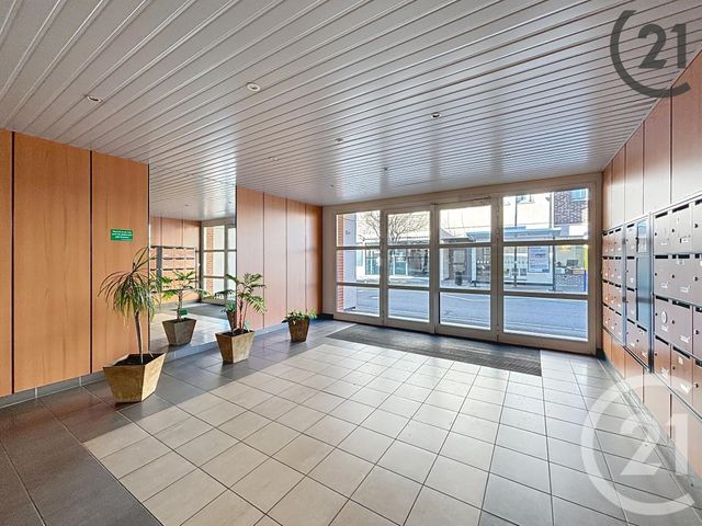 Appartement &agrave; louer - 2 pi&egrave;ces - 43 m2 - Montereau Fault Yonne - 77 - ILE-DE-FRANCE