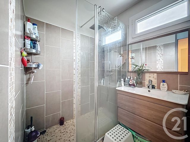 Appartement F6 à vendre - 5 pièces - 103 m2 - Quetigny - 21 - BOURGOGNE