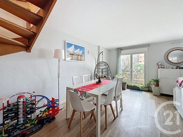 Appartement F6 à vendre - 5 pièces - 103 m2 - Quetigny - 21 - BOURGOGNE