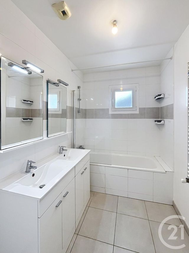 Appartement Triplex à vendre - 4 pièces - 68,91 m2 - Brie Comte Robert - 77 - ILE-DE-FRANCE