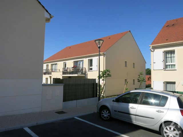 Afficher la photo en grand Parking à louer - 12 m2 - Brie Comte Robert - 77 - ILE-DE-FRANCE