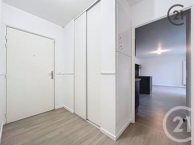 Afficher la photo en grand Appartement F3 à vendre - 3 pièces - 66,10 m2 - Brie Comte Robert - 77 - ILE-DE-FRANCE