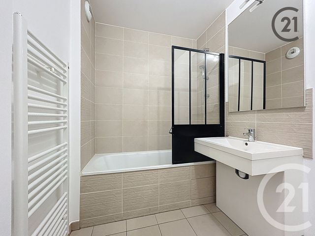Afficher la photo en grand Appartement F3 à vendre - 3 pièces - 66,10 m2 - Brie Comte Robert - 77 - ILE-DE-FRANCE