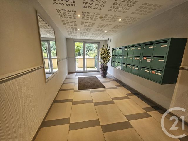 Appartement F2 à louer - 2 pièces - 42,96 m2 - Brie Comte Robert - 77 - ILE-DE-FRANCE