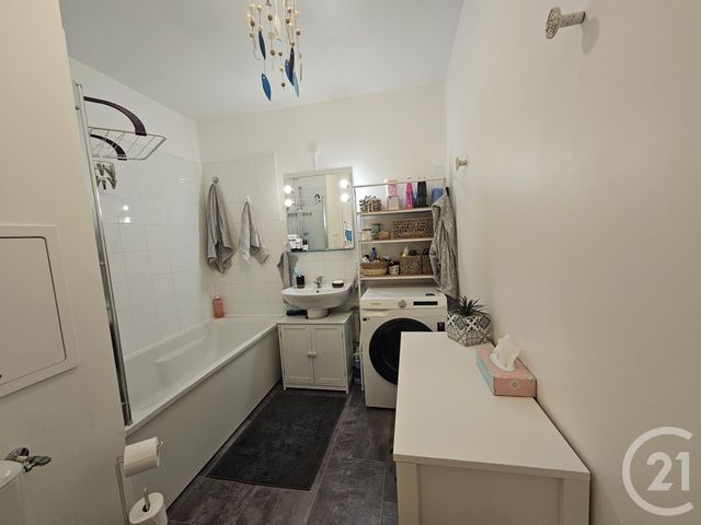 Appartement F2 à louer - 2 pièces - 42,96 m2 - Brie Comte Robert - 77 - ILE-DE-FRANCE