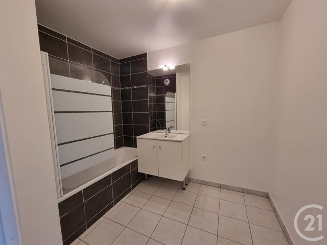 Appartement F3 à louer - 3 pièces - 63,25 m2 - Brie Comte Robert - 77 - ILE-DE-FRANCE