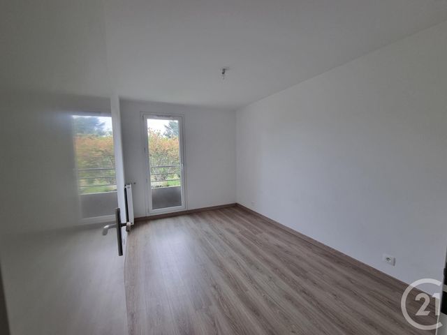 Appartement F3 à louer - 3 pièces - 63,25 m2 - Brie Comte Robert - 77 - ILE-DE-FRANCE