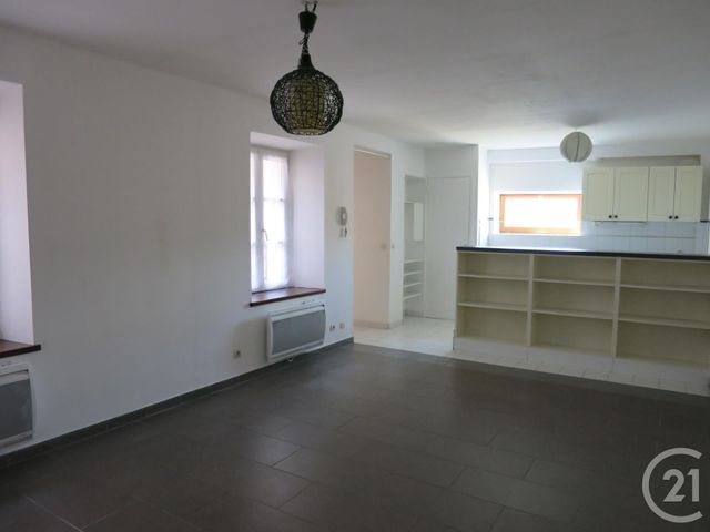 Appartement F1 à louer GUIGNES