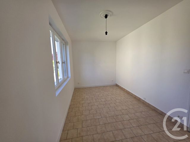 Appartement F2 &agrave; louer - 2 pi&egrave;ces - 41,65 m2 - Brie Comte Robert - 77 - ILE-DE-FRANCE