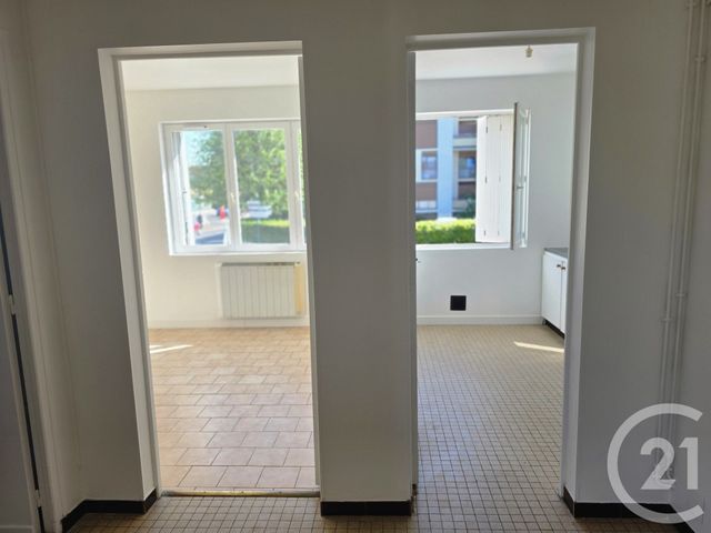 Appartement F2 &agrave; louer - 2 pi&egrave;ces - 41,65 m2 - Brie Comte Robert - 77 - ILE-DE-FRANCE