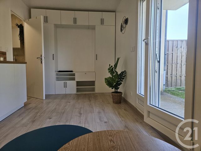 Appartement Studio &agrave; louer - 1 pi&egrave;ce - 24,40 m2 - Brie Comte Robert - 77 - ILE-DE-FRANCE